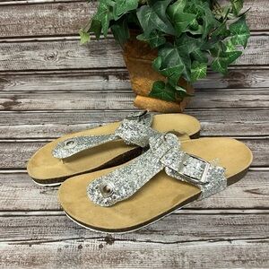Mudd Silver Glitter Thong Sandal Big Girl size 5 Women’s size 7